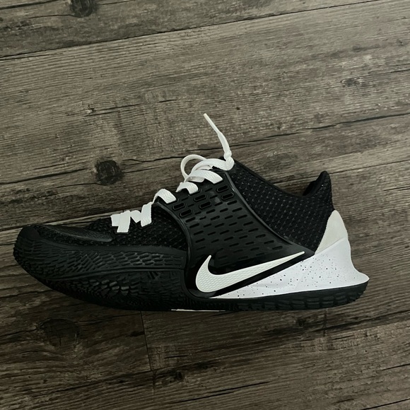 NIKE KYRIE 2 LOW Black and White Size 8.5 Men’s & Womens - Picture 5 of 10